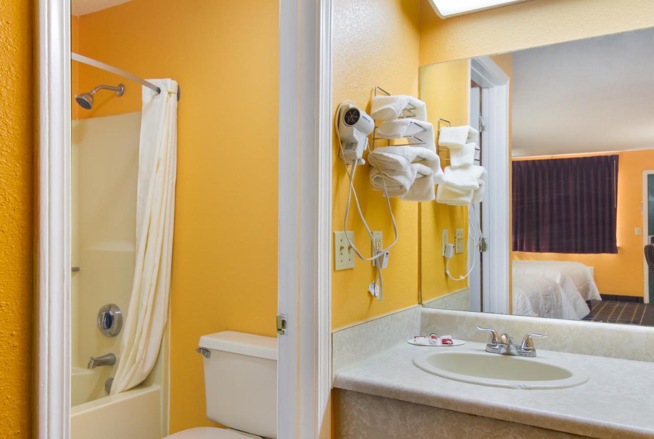 Americas Best Value Inn Darien Exterior foto
